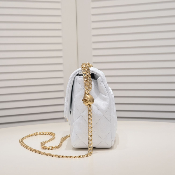 シャネルバッグ背面デザイン